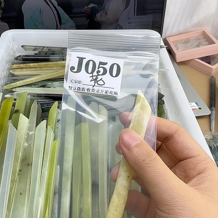 花***法蛇纹石玉未镶嵌发饰