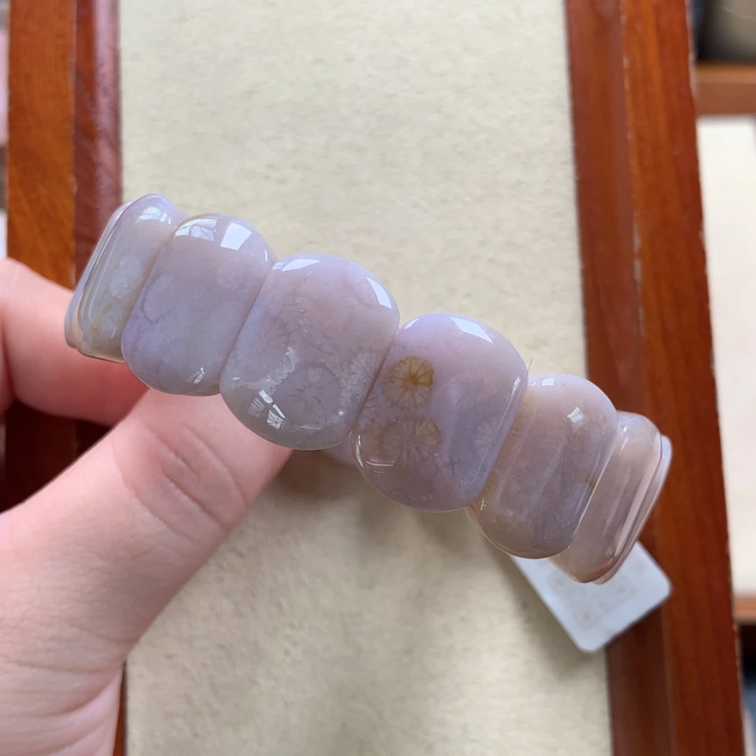 未镶嵌紫冰手排400/个。19硅化珊瑚（珊瑚玉）
