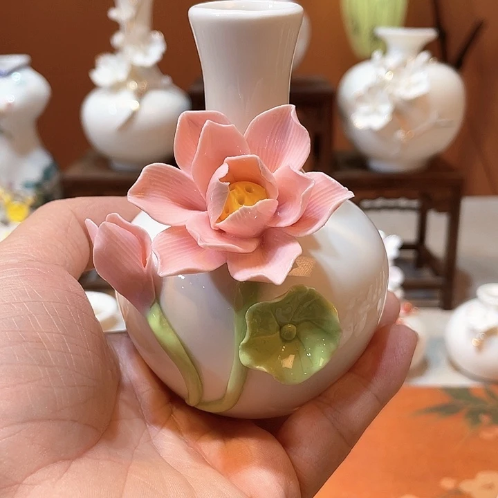 手工陶瓷精致摆件