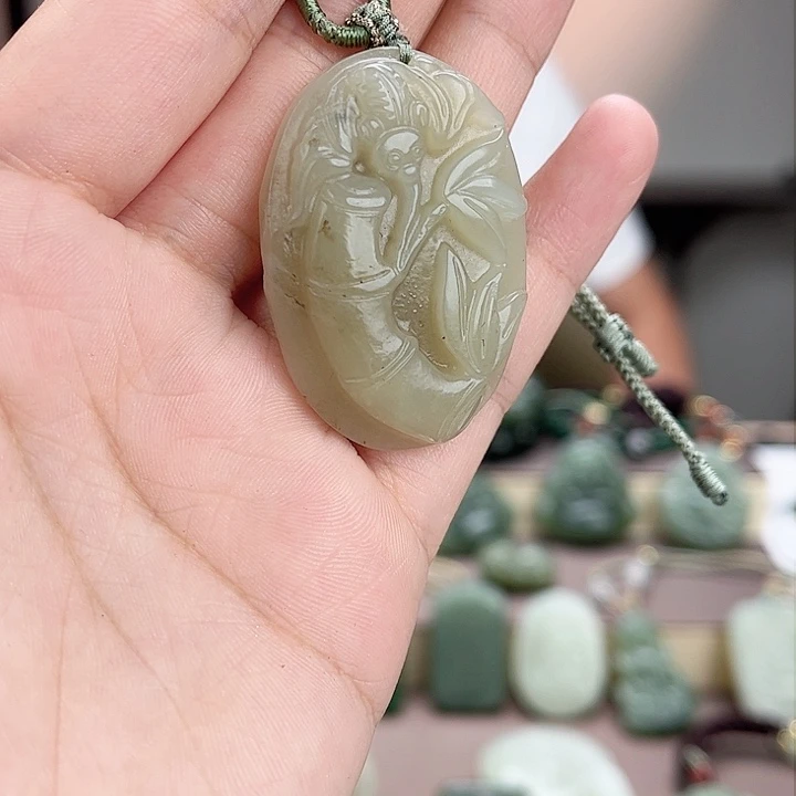 和田玉（糖玉）未镶嵌颈饰