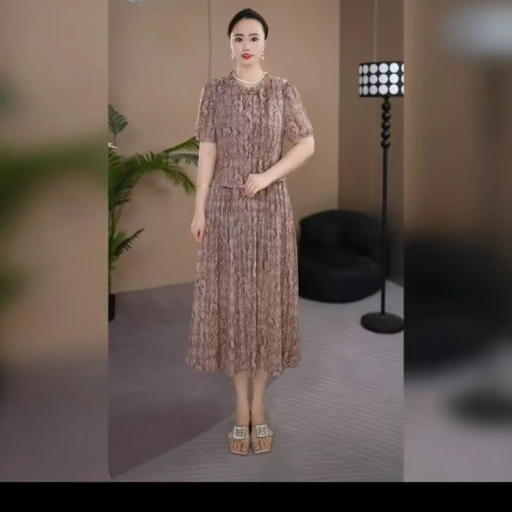 夏季时尚妈妈装连衣裙2025新款气质休闲纯色收腰显瘦高档A字裙