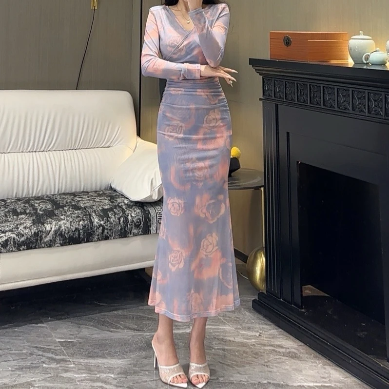 气质女人味轻奢V领长袖闲织时光显瘦包身修身时尚百搭鱼尾连衣裙