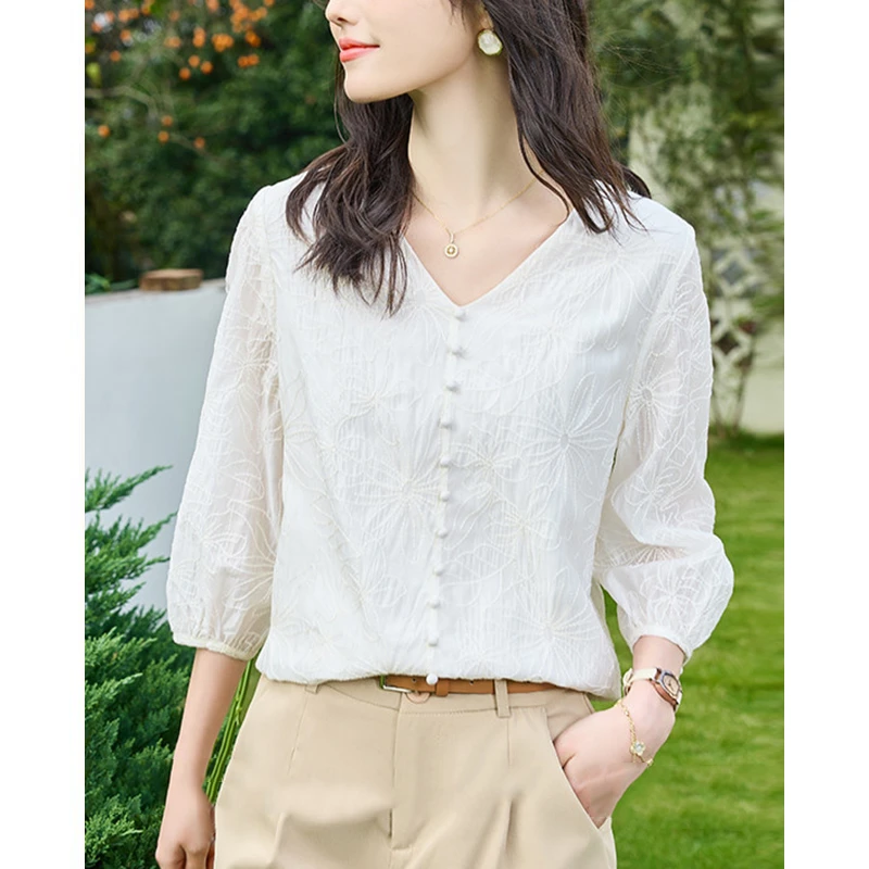 康蜜欧法式七分袖衬衫女2025春季新款V领灯笼袖设计感蕾丝上衣