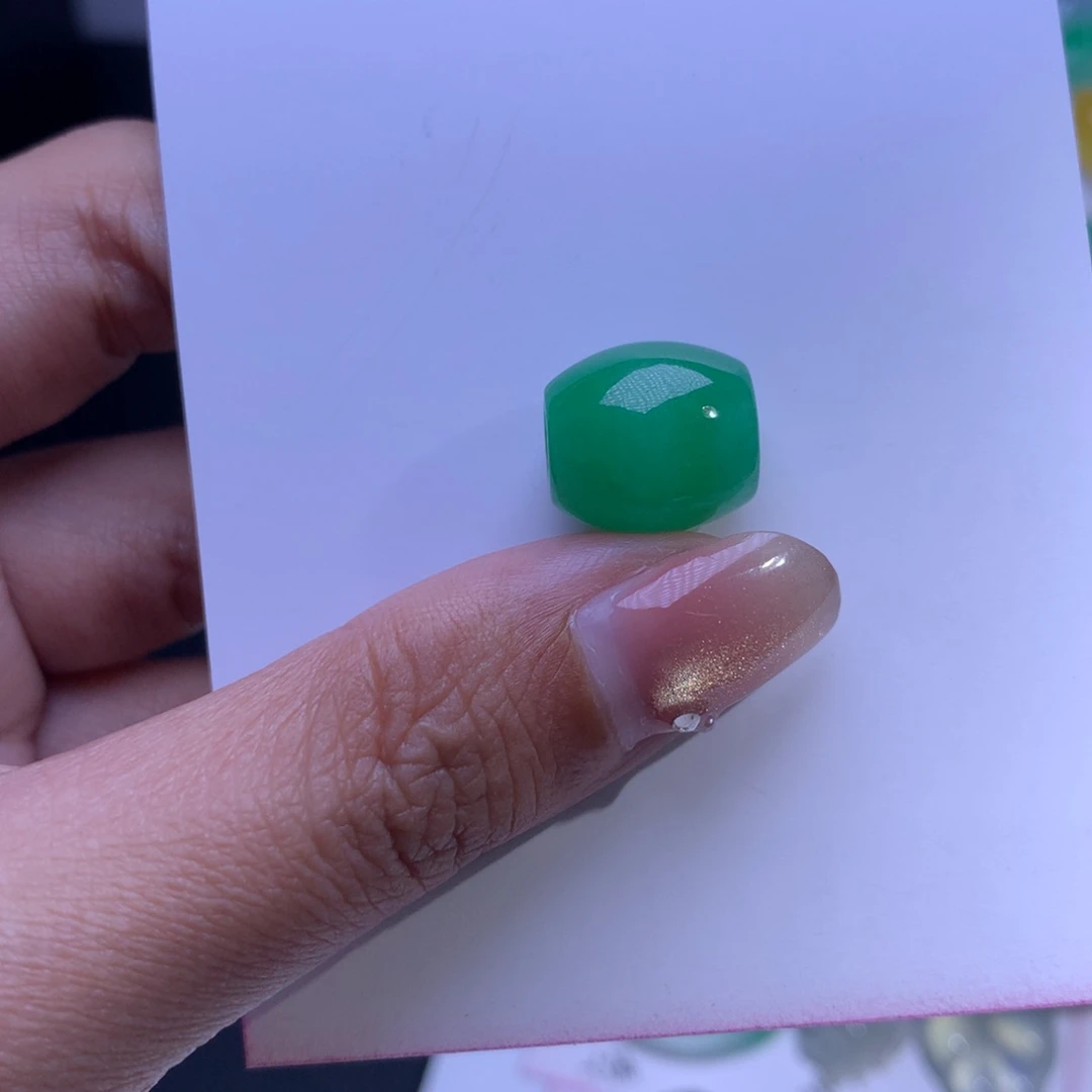 缅甸翡翠冰绿桶珠