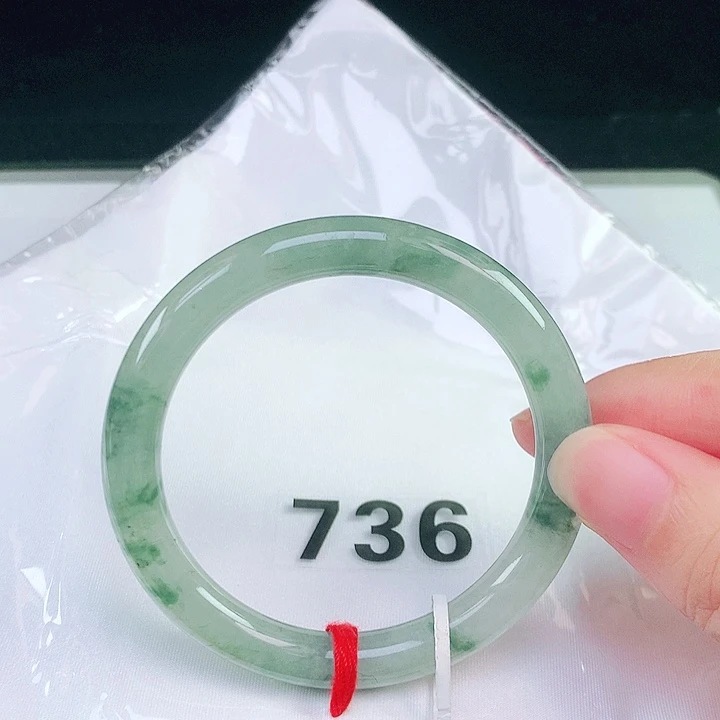 翡翠未镶嵌手镯（圆镯）52