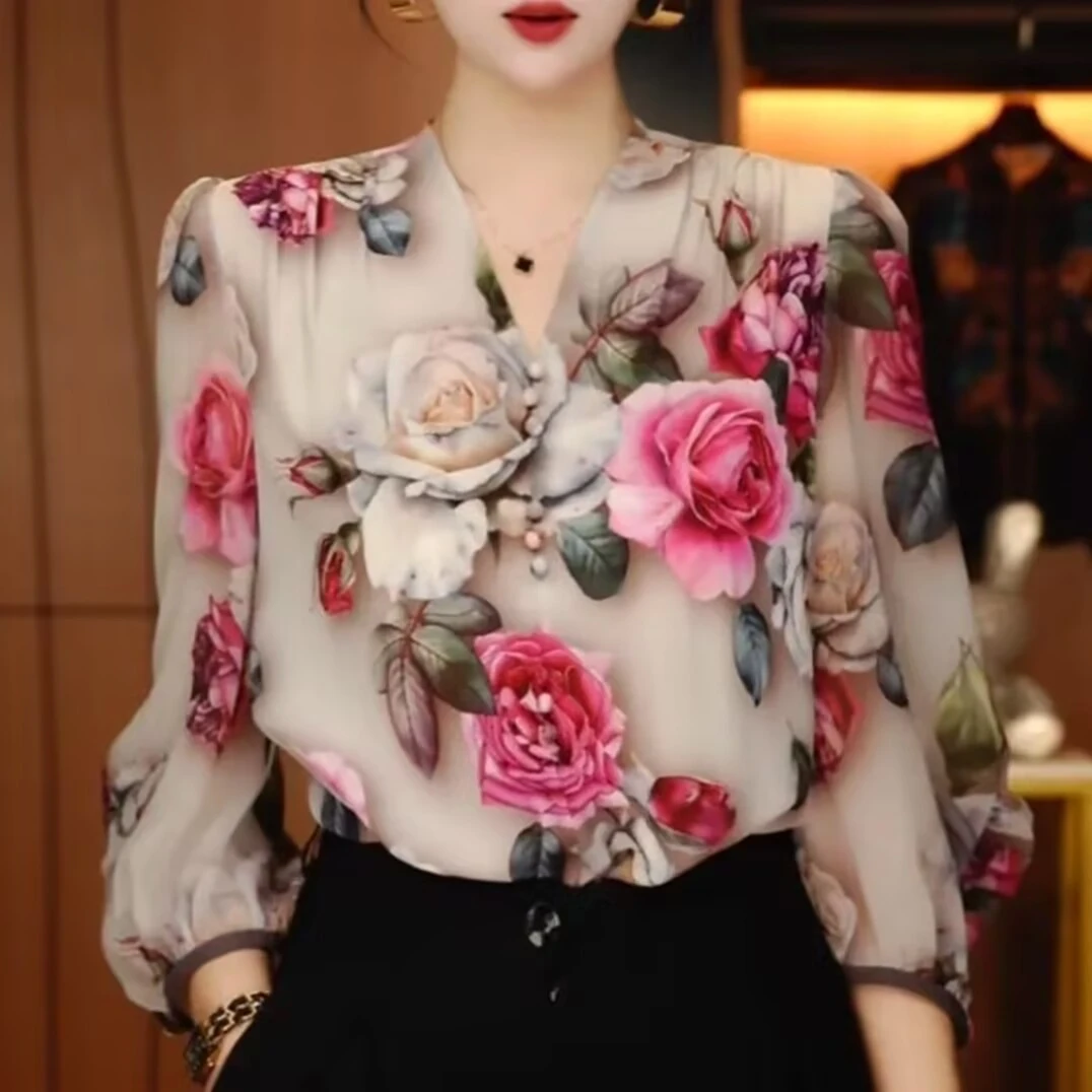 2025夏季新款时尚法式轻奢T恤减龄v领印花显瘦气质女装衬衫上衣