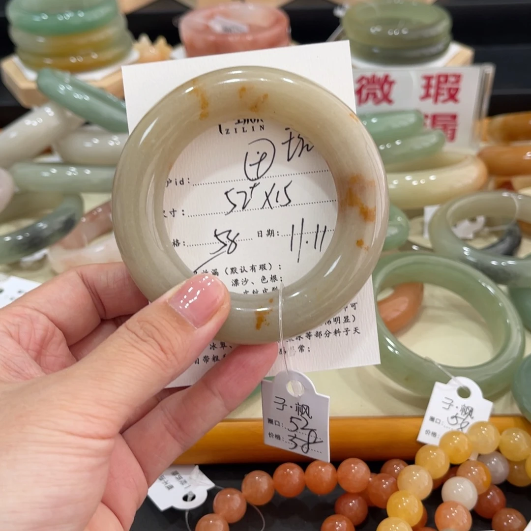 未镶嵌手镯石英质玉
