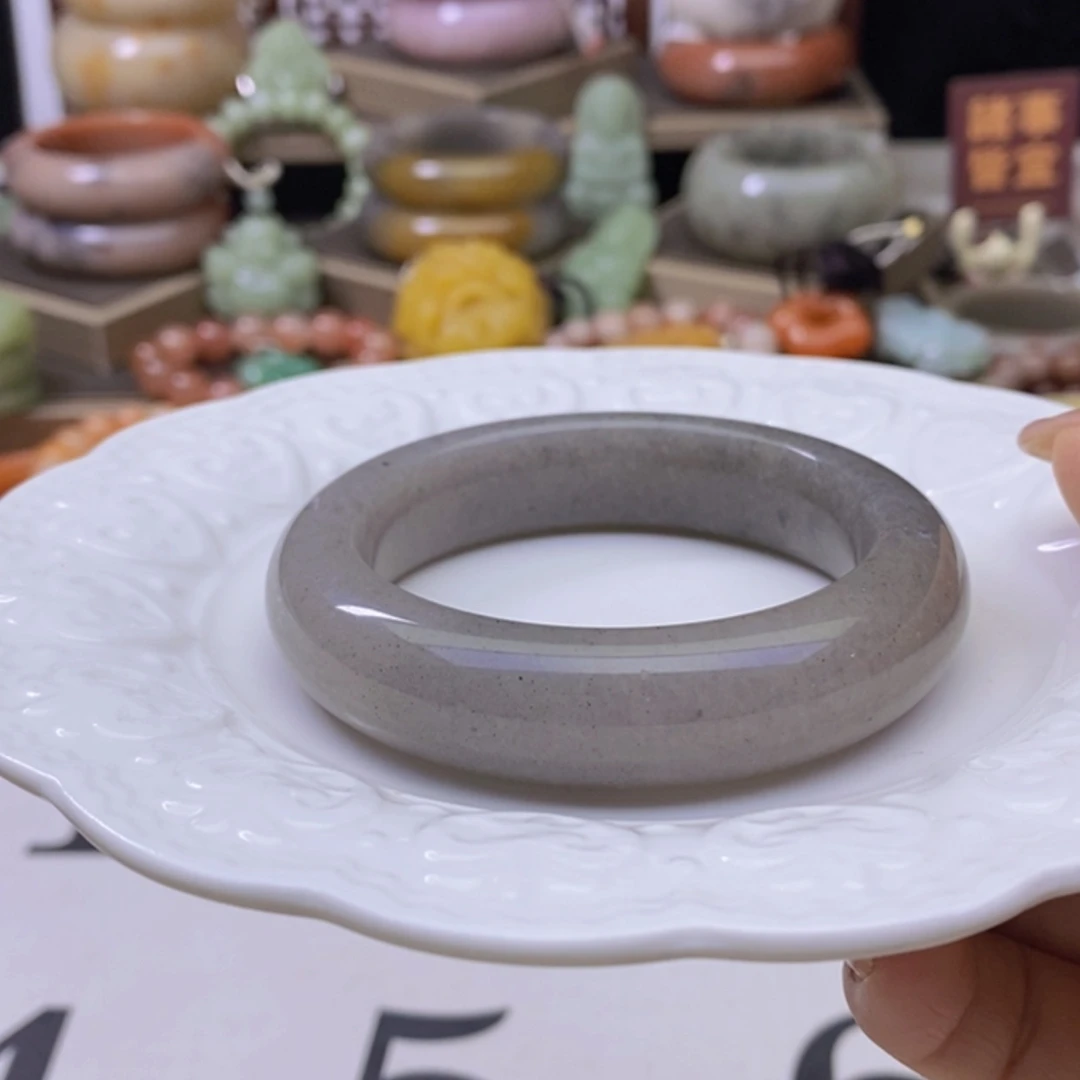 【闪购商品】未镶嵌手镯石英岩玉