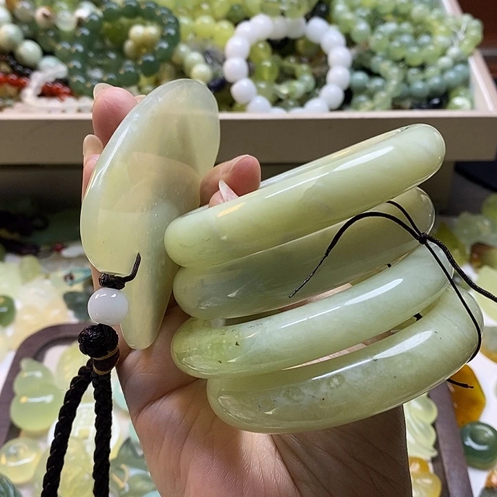 蛇纹石玉未镶嵌手镯夏****y