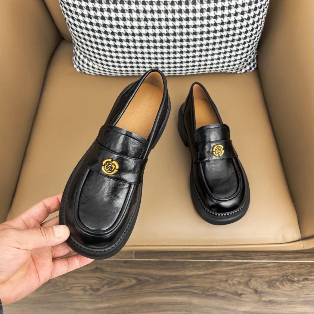 学院风厚底乐福鞋女百搭2025春季新款英伦黑色小皮鞋山茶花女单鞋