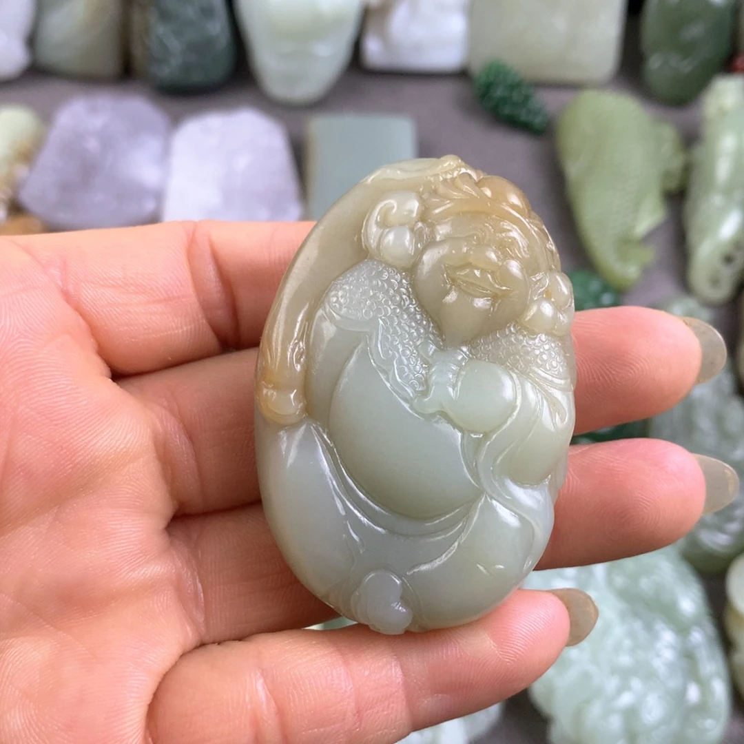 颈饰未镶嵌和田玉（糖玉）