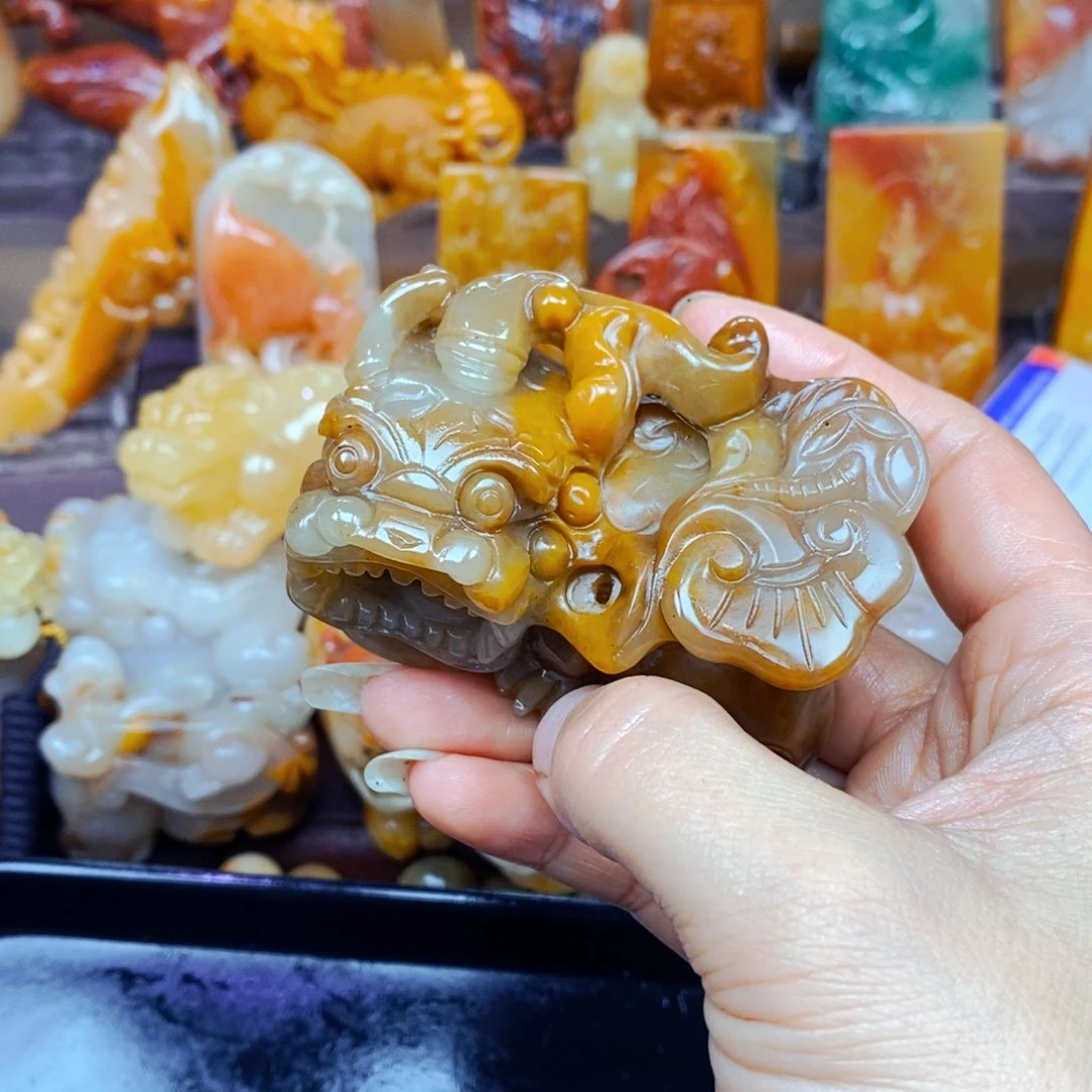 石英质玉（黄龙玉）未镶嵌颈饰