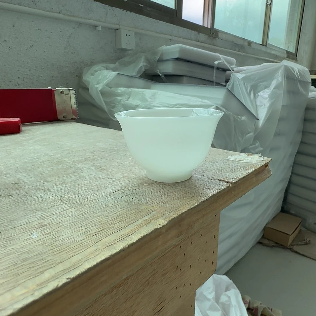 璞玉纯白反囗杯容量约45毫升