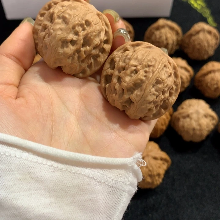 文玩核桃吊坠40野狼50