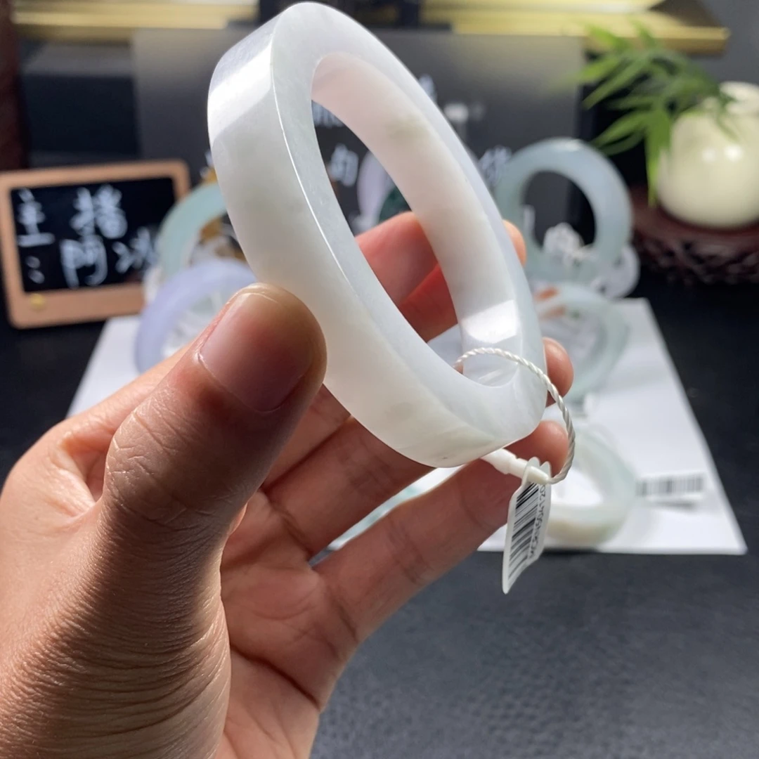 未镶嵌手镯定制翡翠
