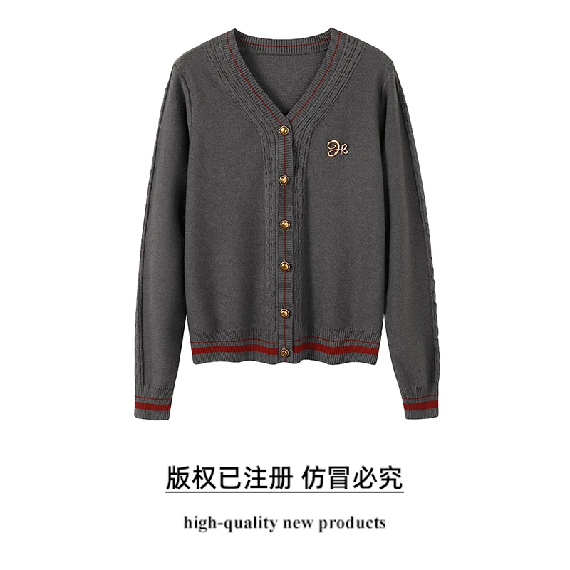 奢姿2025年春季新款显瘦遮肉大码女装胸针拼接小香风气质针织衫