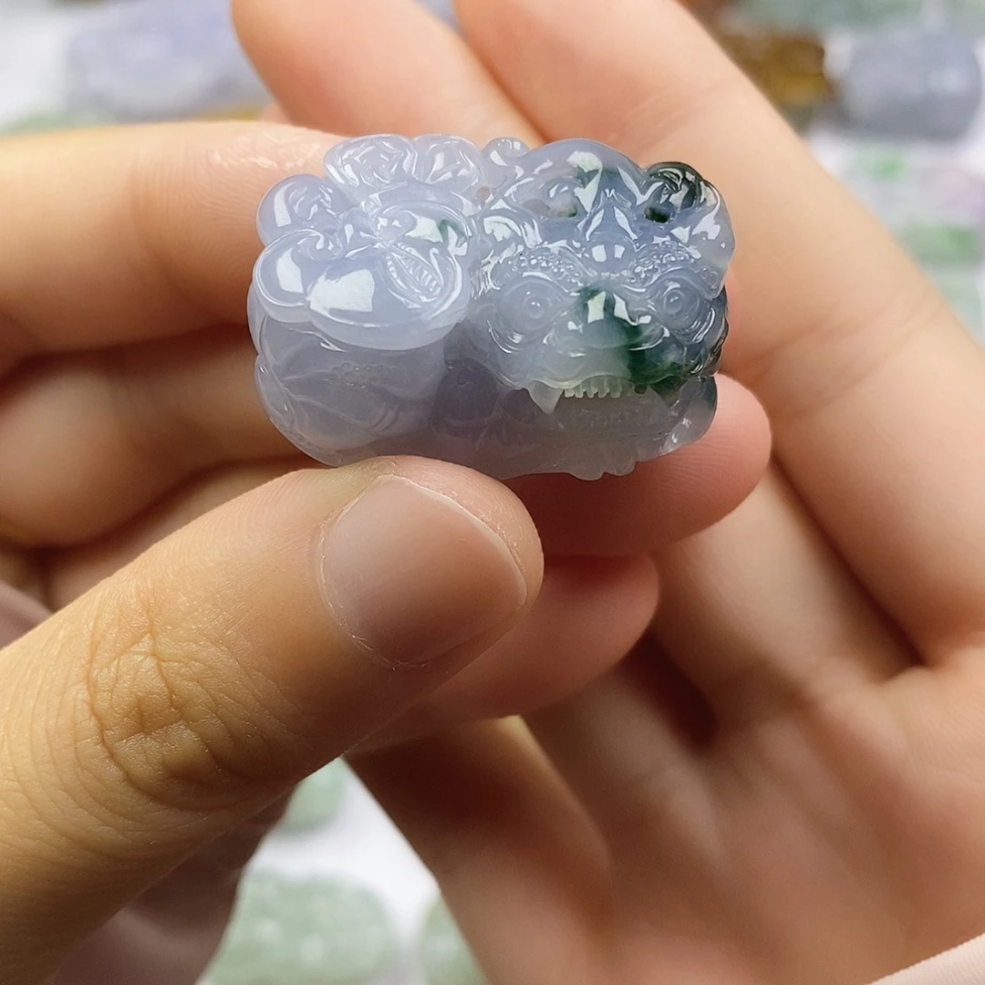 翡翠未镶嵌颈饰貔貅