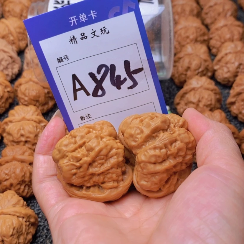 【闪购商品】桃核吊坠4**.这首歌曲我都不