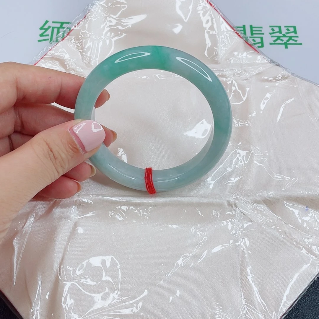翡翠手镯未镶嵌安*?阳绿手镯