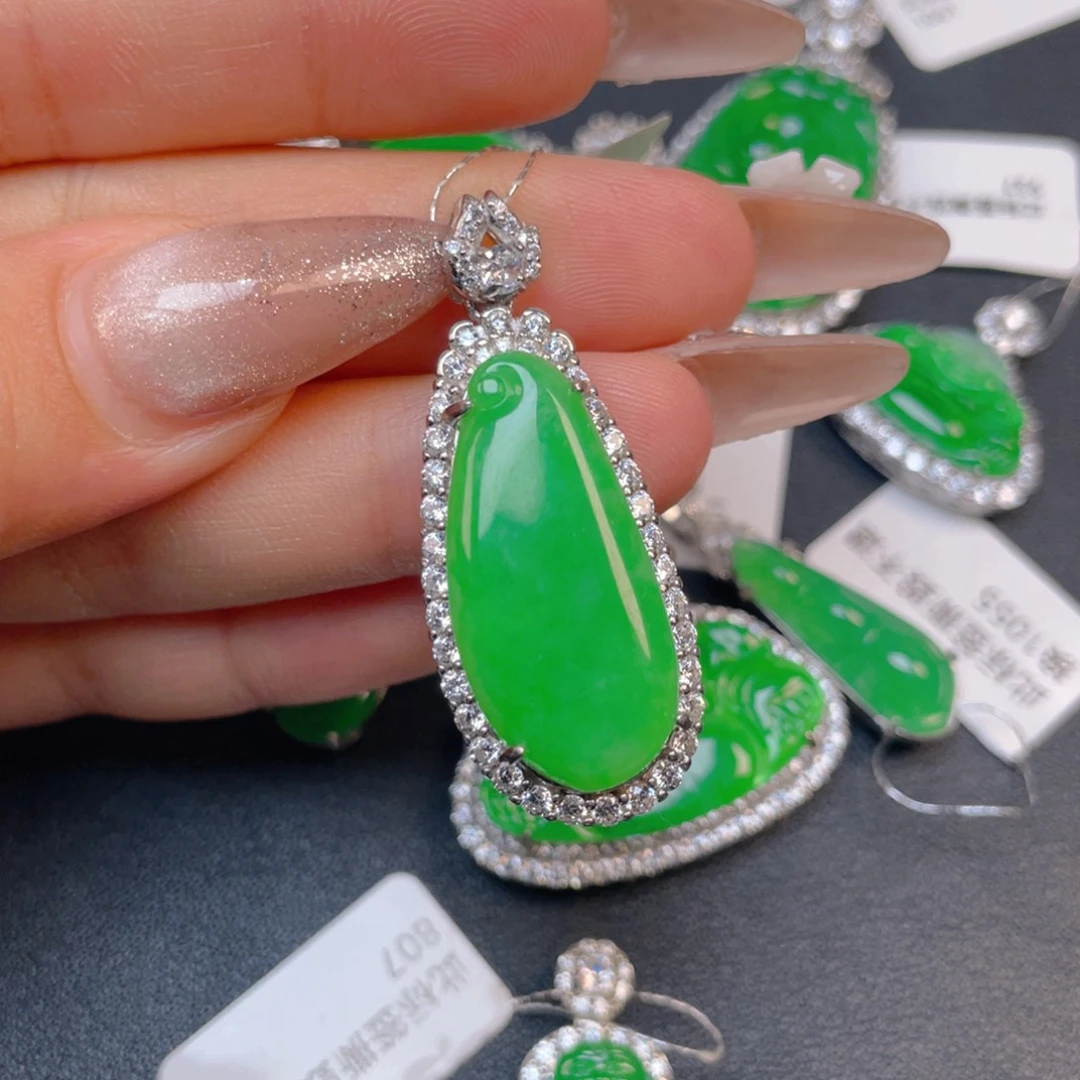 翡翠银S925镶嵌颈饰翡翠