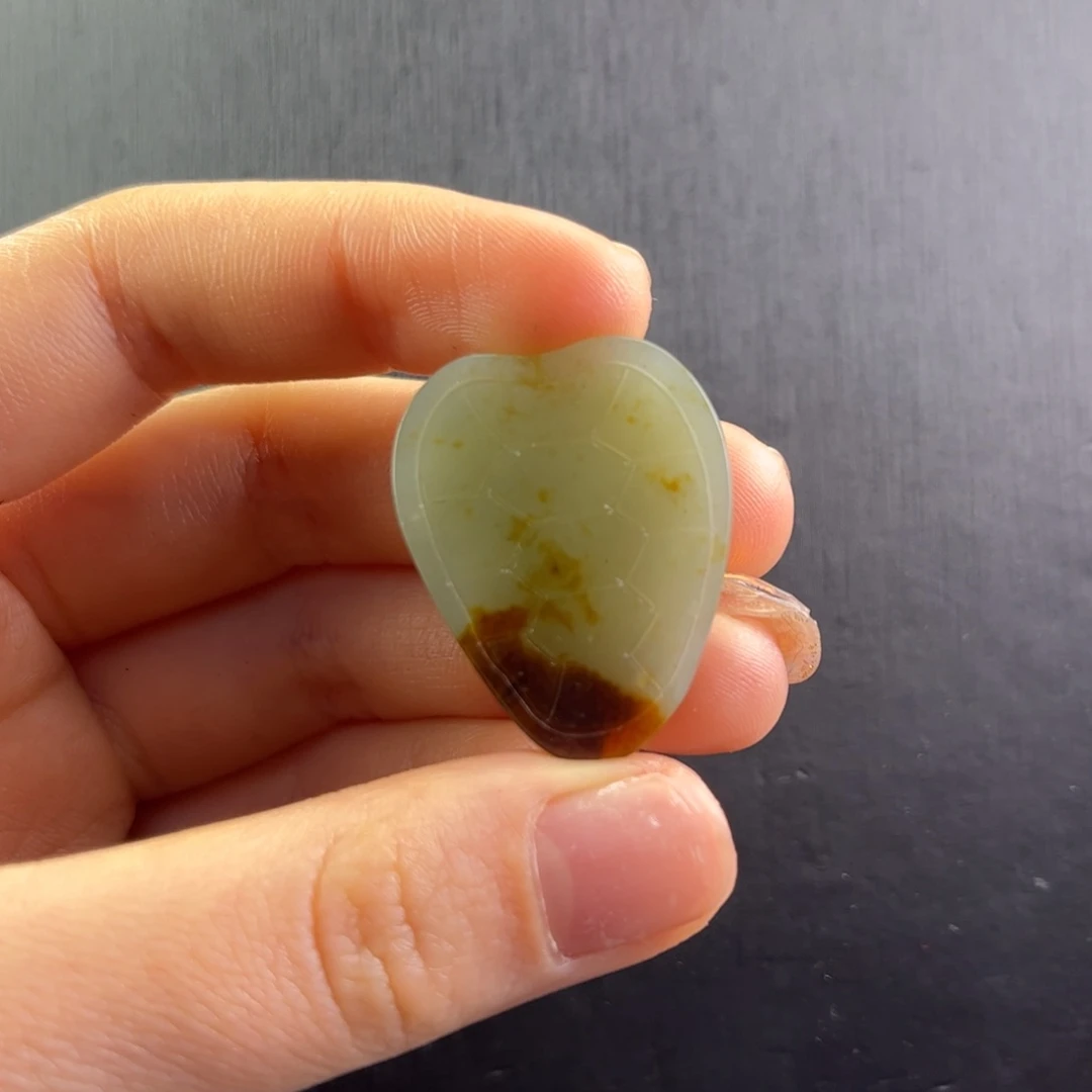 和田玉和田玉挂件未镶嵌无****。