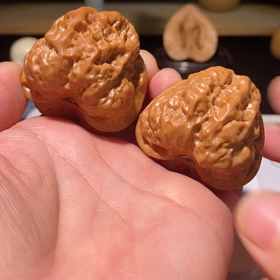 核桃41蛤蟆头手把件