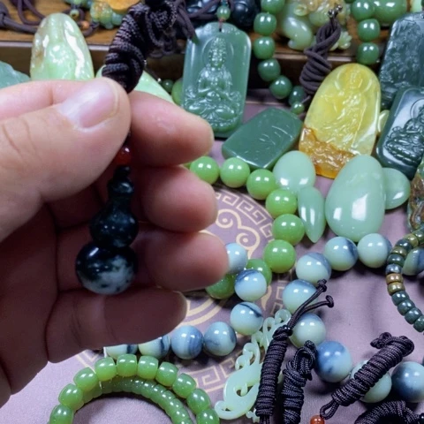 合金蛇纹石玉手链跑*快