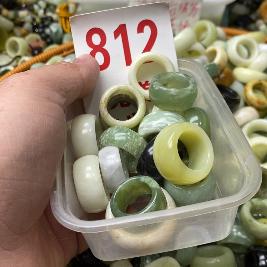 蛇纹石玉挂坠未镶嵌