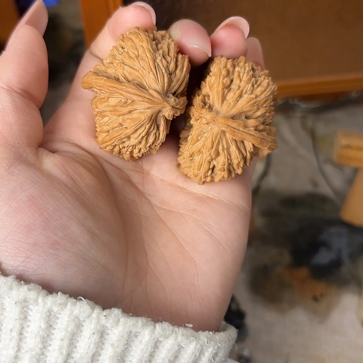 文玩核桃把件白狮子半壁