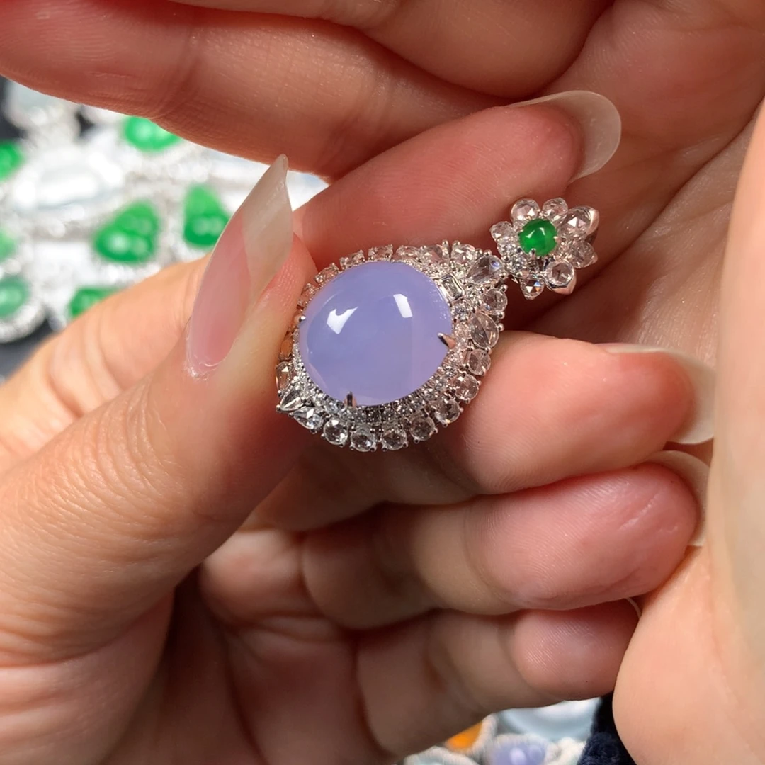 颈饰18K金镶嵌翡翠紫罗兰蛋面