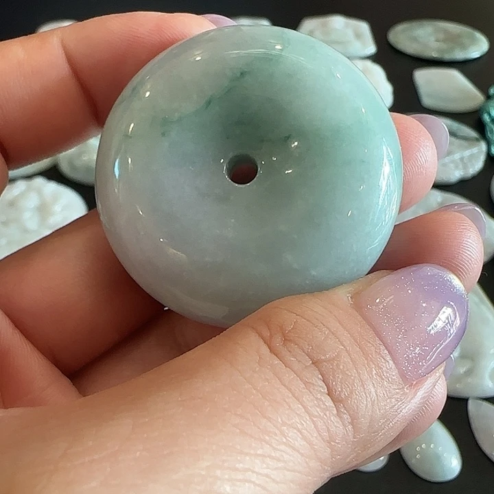 翡翠未镶嵌颈饰面包扣