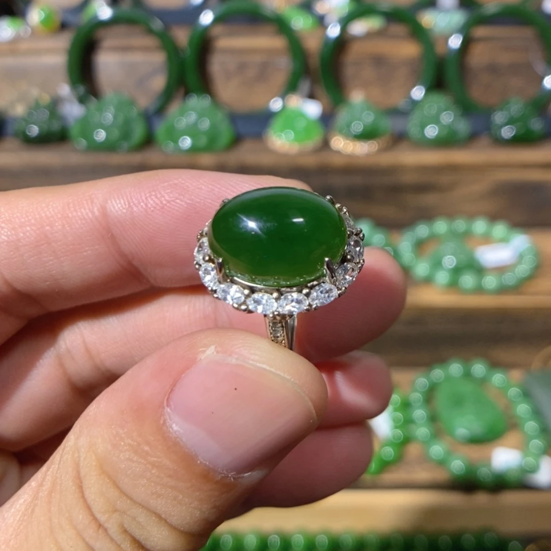 【闪购商品】和田玉银S925镶嵌吊坠(不含链)巴料菠菜绿戒指14/10