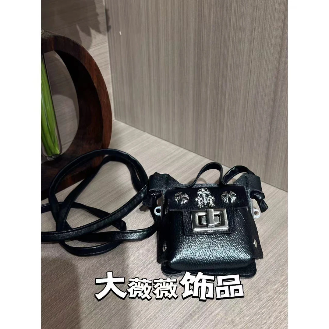 高级感黑色斜跨包包项链-38510