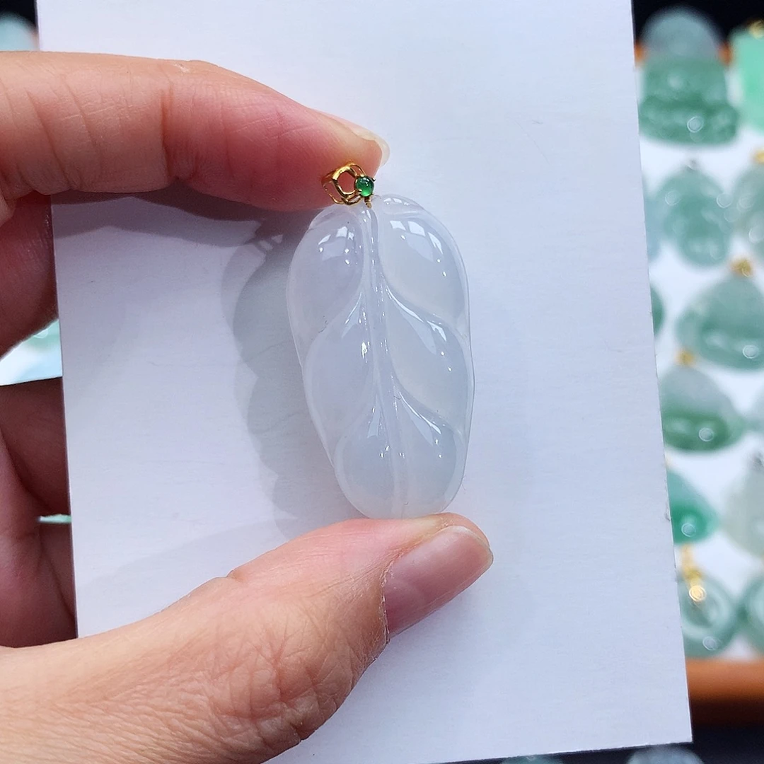 颈饰18K金镶嵌翡翠翡翠吊坠