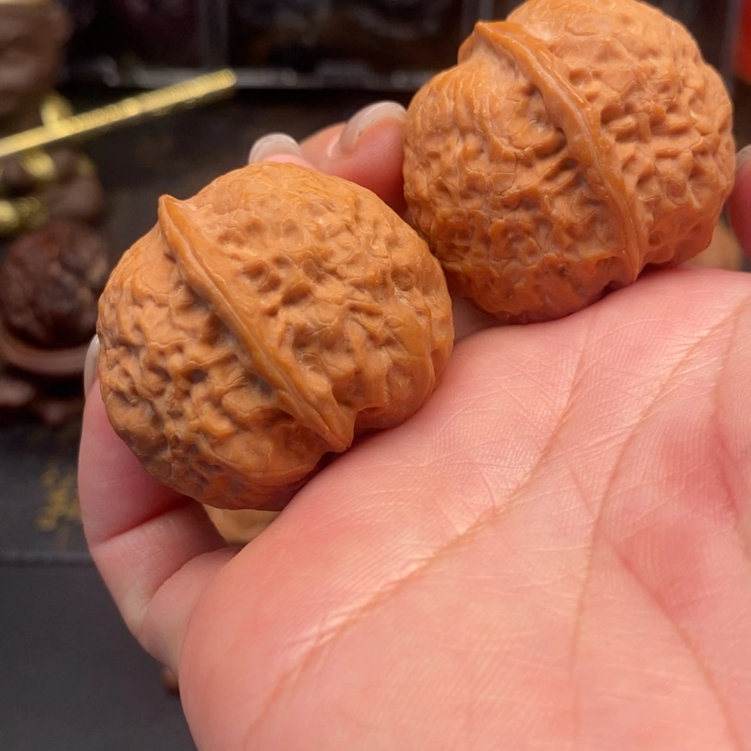 文玩核桃吊坠牡丹元宝