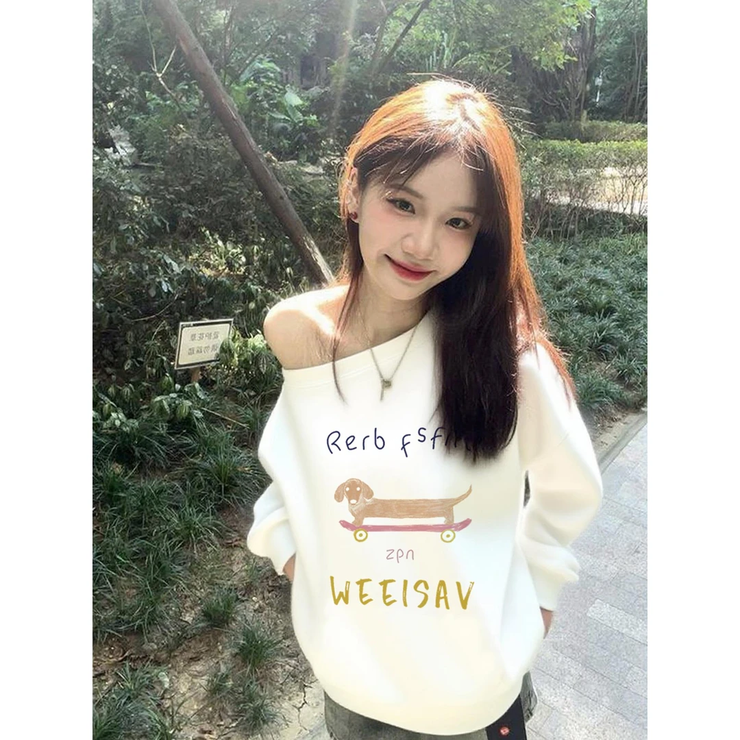 纯棉美式卡通小狗印花露肩卫衣女秋冬新款百搭宽松设计感斜领上衣