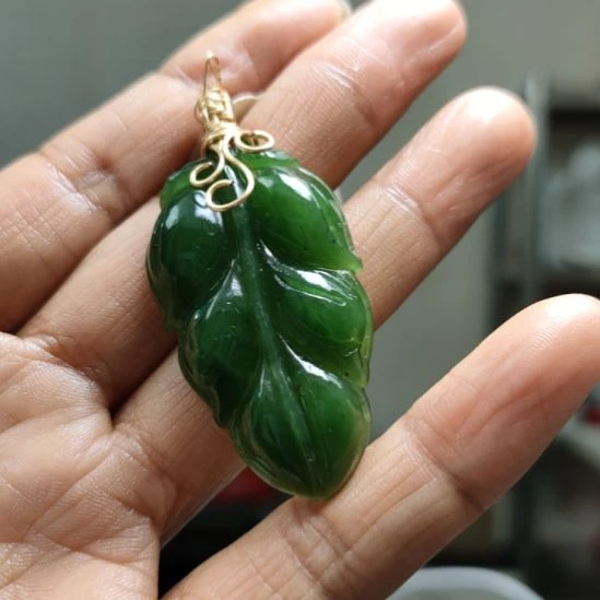 笑***…和田玉未镶嵌颈饰