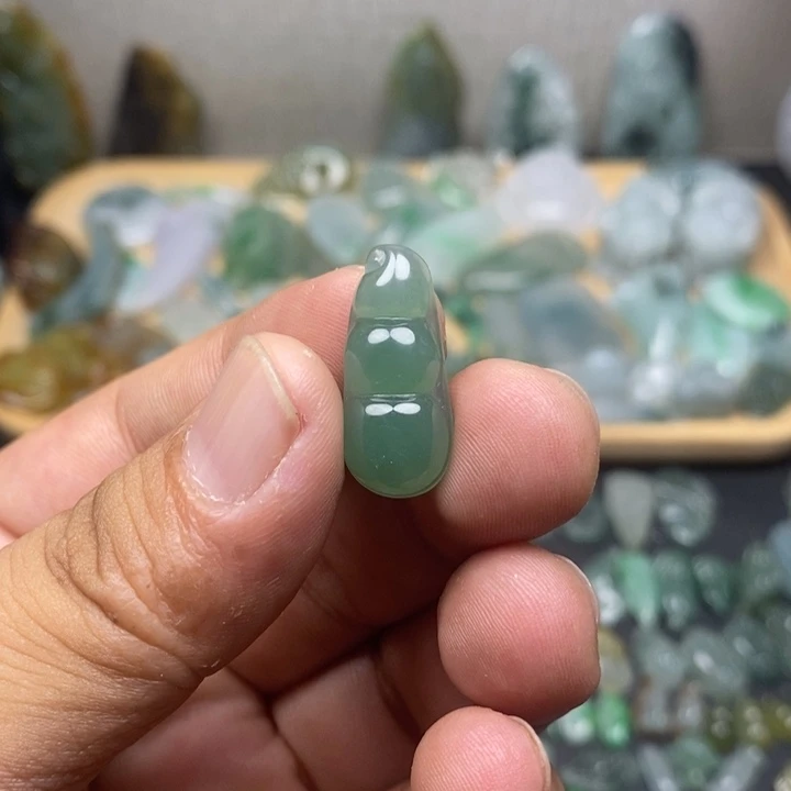 颈饰未镶嵌翡翠豆