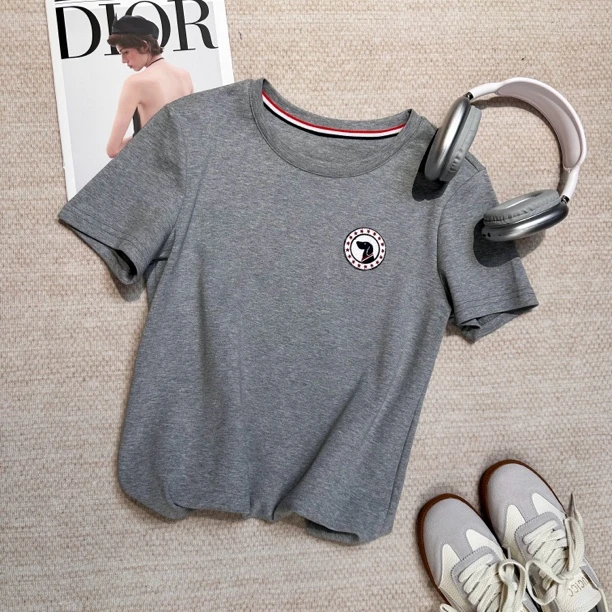 T851 2012 AD 圆领女款小狗胸标灰色短袖T恤