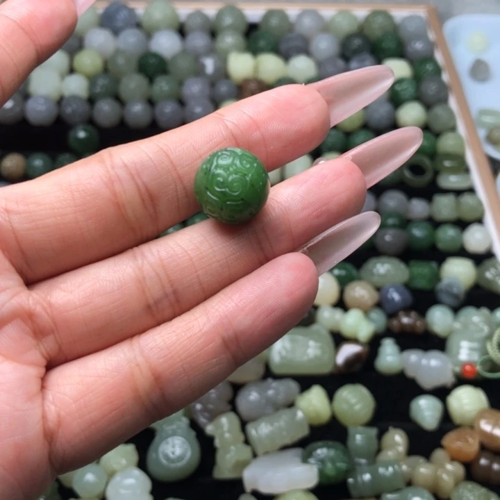 財****和田玉未镶嵌颈饰