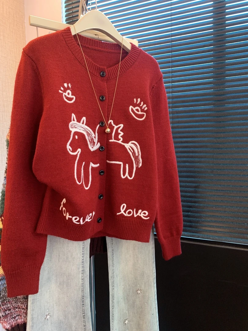 氛围感新年小马刺绣针织开衫女冬季新款时尚减龄洋气百搭针织毛衣