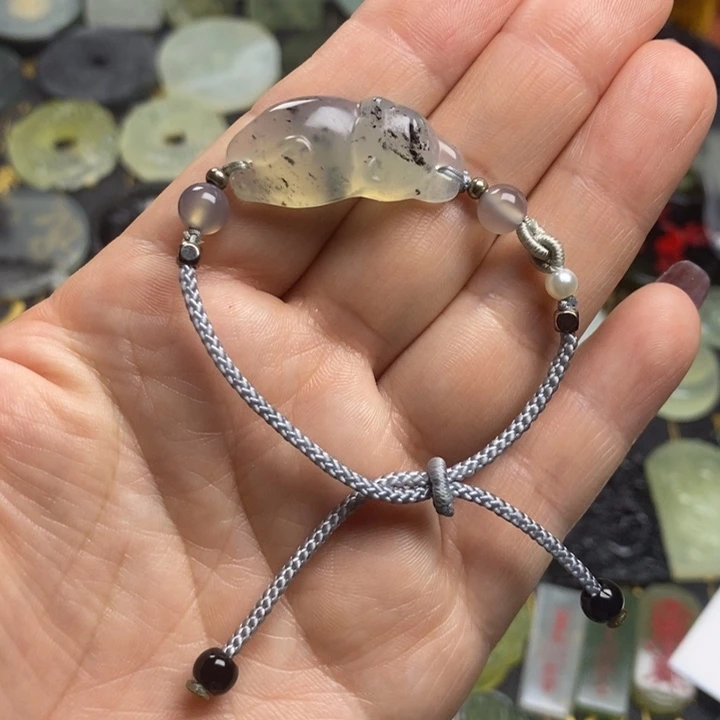 蛇纹石玉颈饰合金