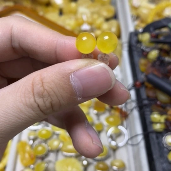 银S925镶嵌蜜蜡裸石耳钉