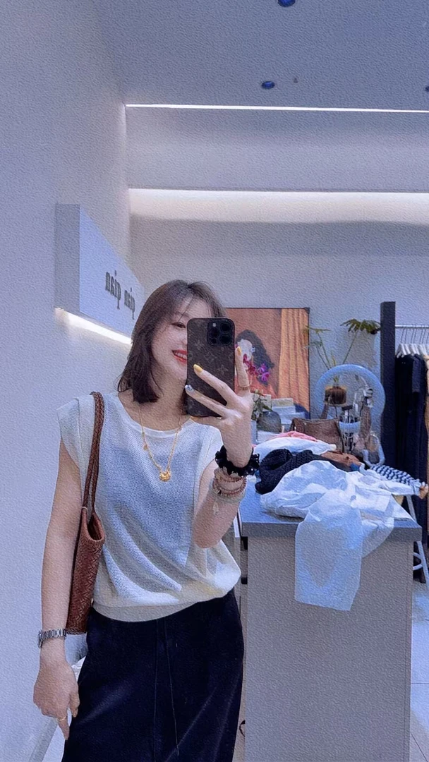 倩倩家飞袖针织上衣