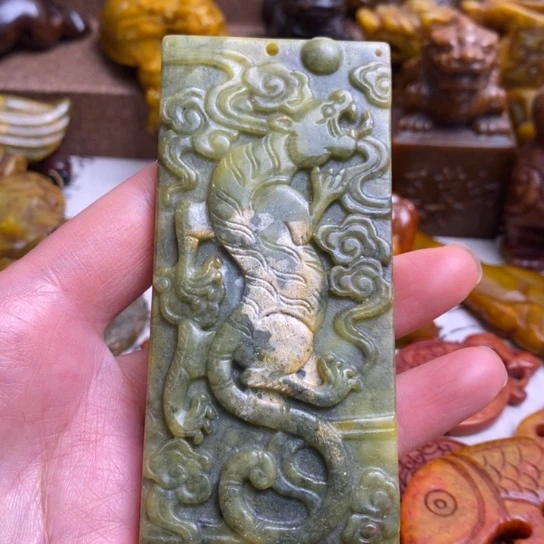 蛇纹石玉未镶嵌颈饰