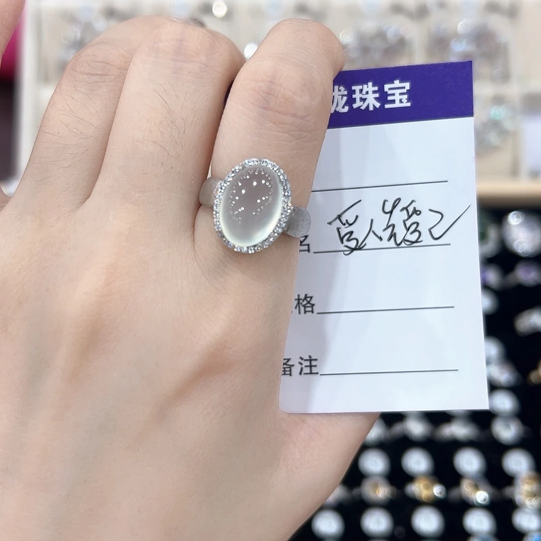 爱***己黄晶戒指银S925镶嵌戒指