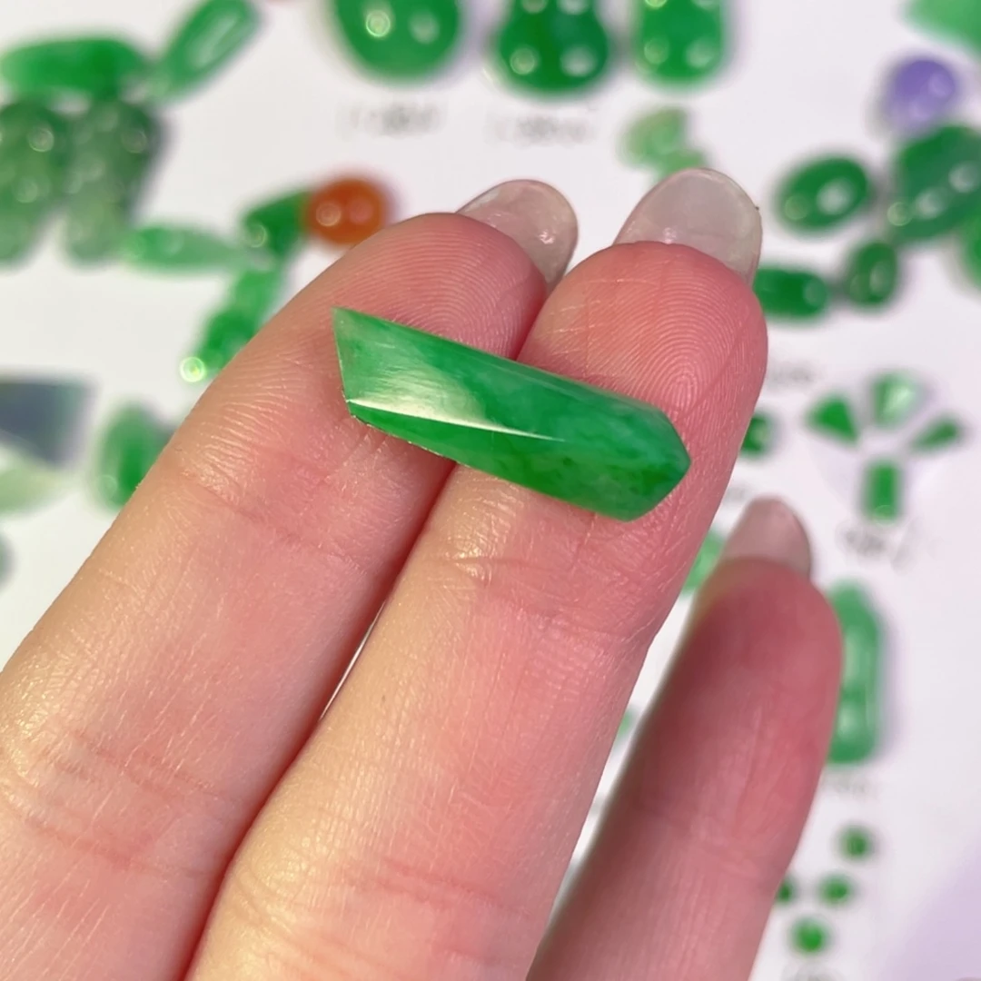 翡翠未镶嵌颈饰裸石