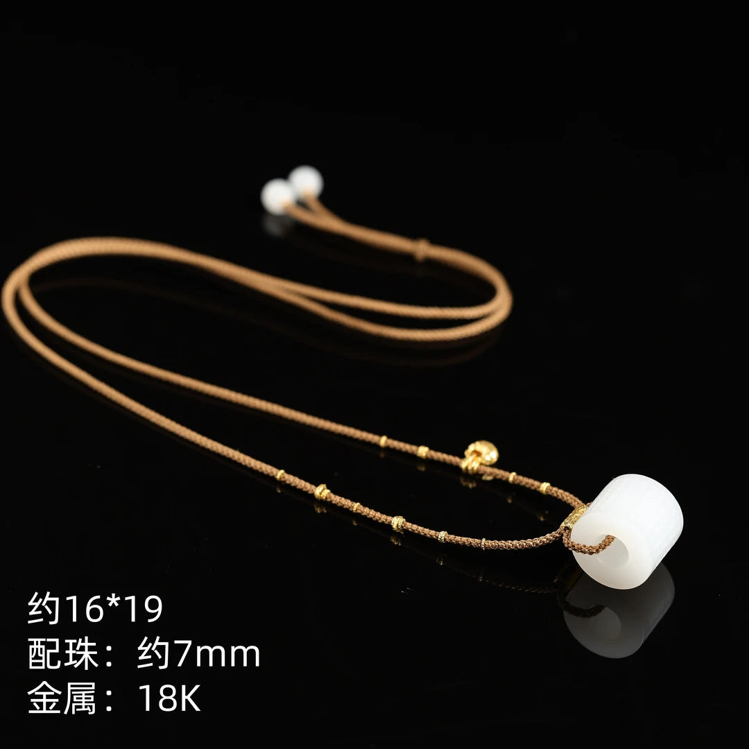 本真 | "灵茜"珍藏级精品和田玉顶俄高白白玉路路通吊坠