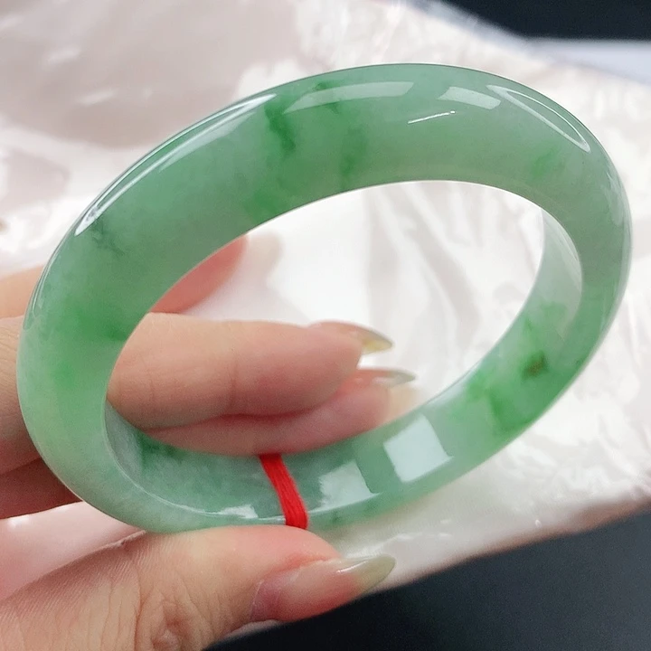未镶嵌手镯翡翠，700