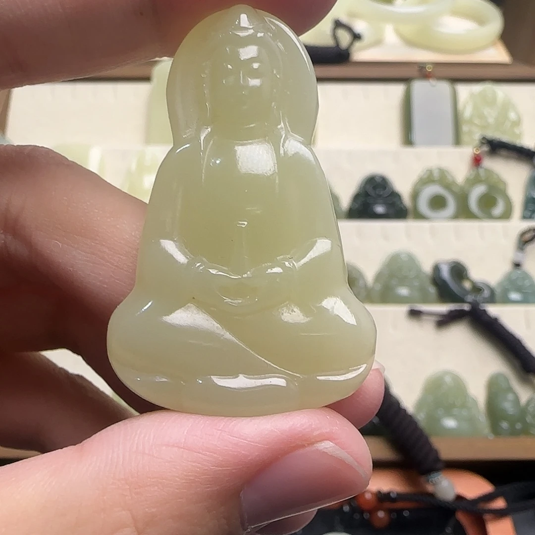 鴻***程和田玉未镶嵌颈饰